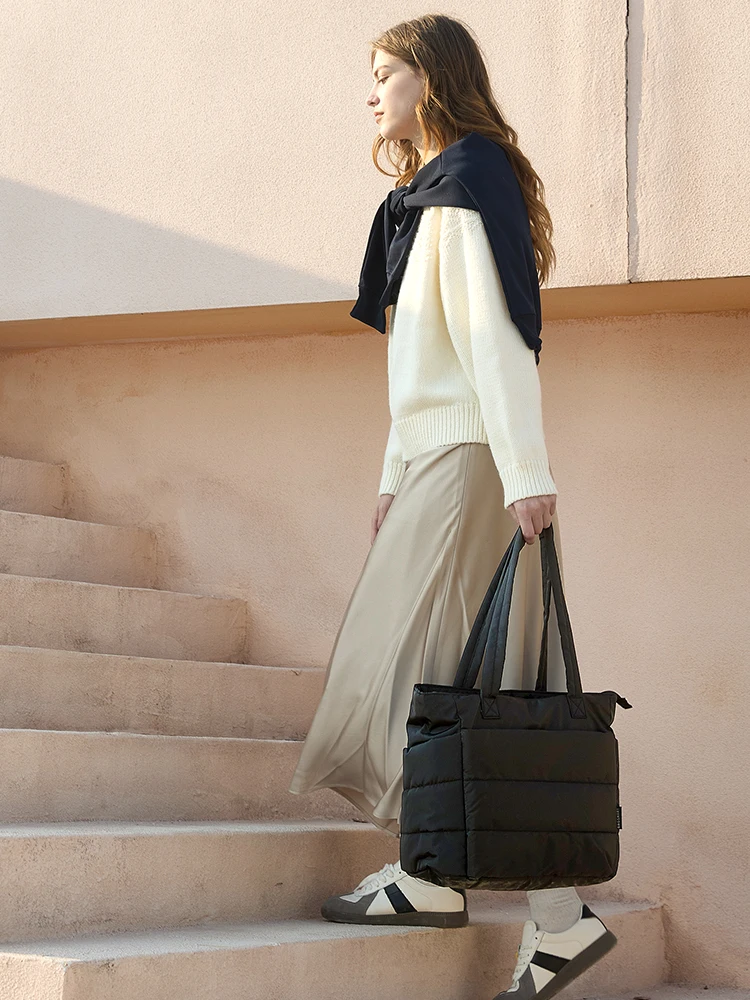 Large Capacity Lightweight Tote Bag for Work, Travel & Study 2