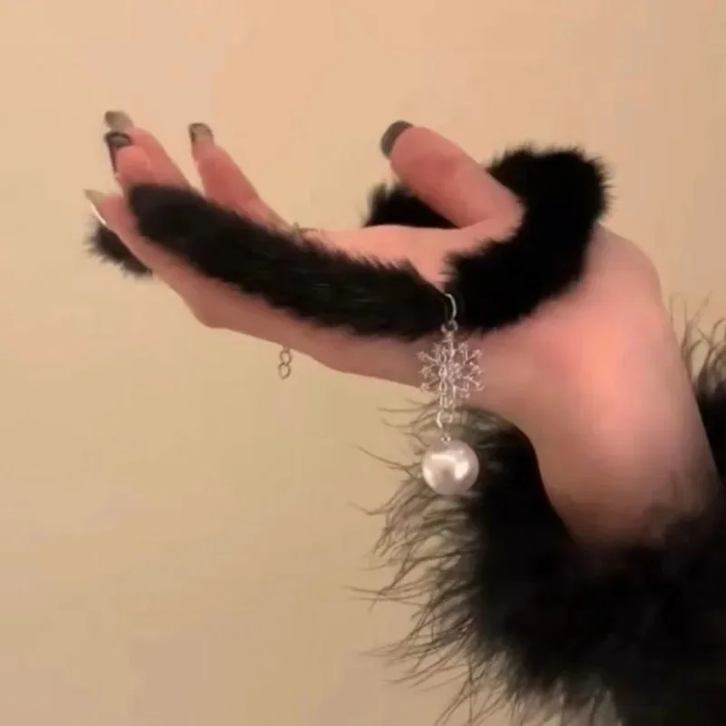 Pearl Snowflake Velvet Choker Necklace for Party Looks 6